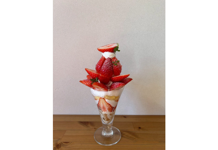 ▼いちごパフェDX